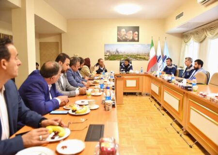 حمایت بانک گردشگری از توسعه پتروشیمی تبریز