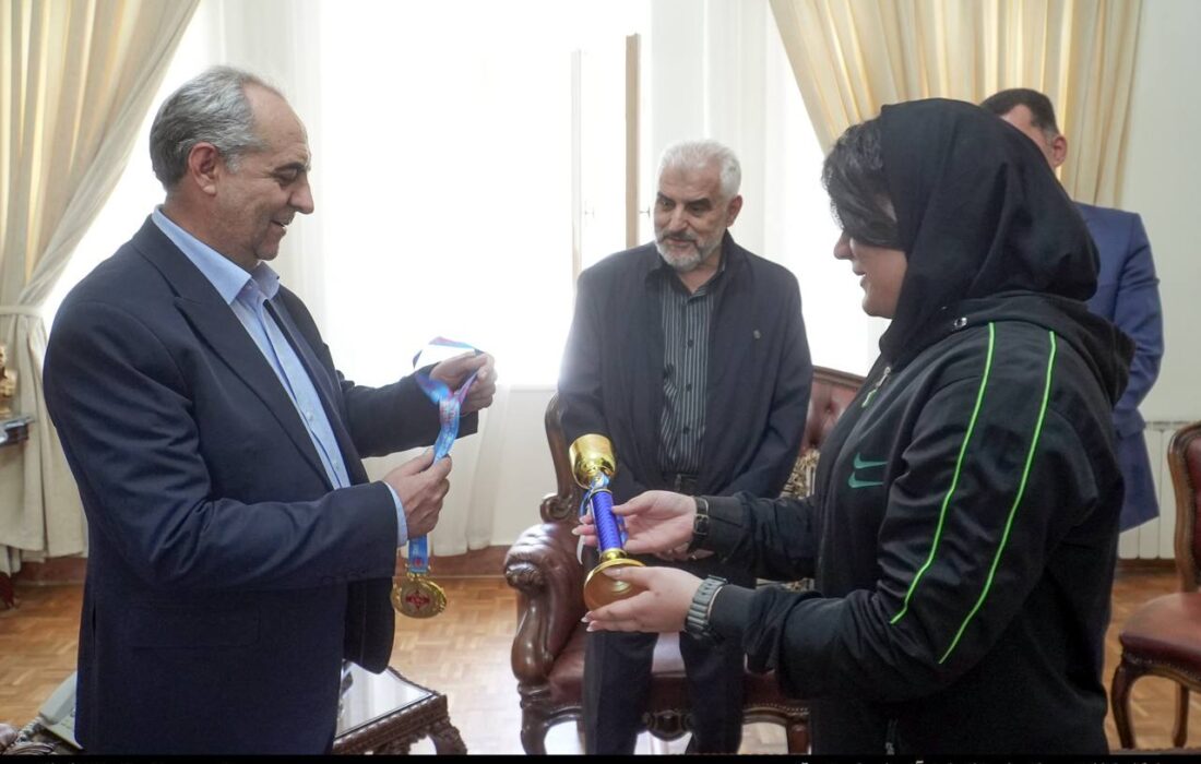 رازِ مدالِ الینا ترحیب؛ چرا استاندار آن را از دست او گرفت و به پدرش داد؟