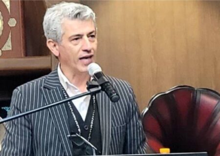 درخشش هنر در قلب البرز؛ رونمایی باشکوه از کتاب «۱۲+۱» اثر سیروس همتی در کرج با حضور چهره‌های ملی